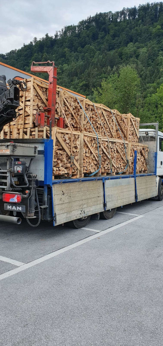 Holztransporte von Transporte Stadlbauer GmbH Transportunternehmen