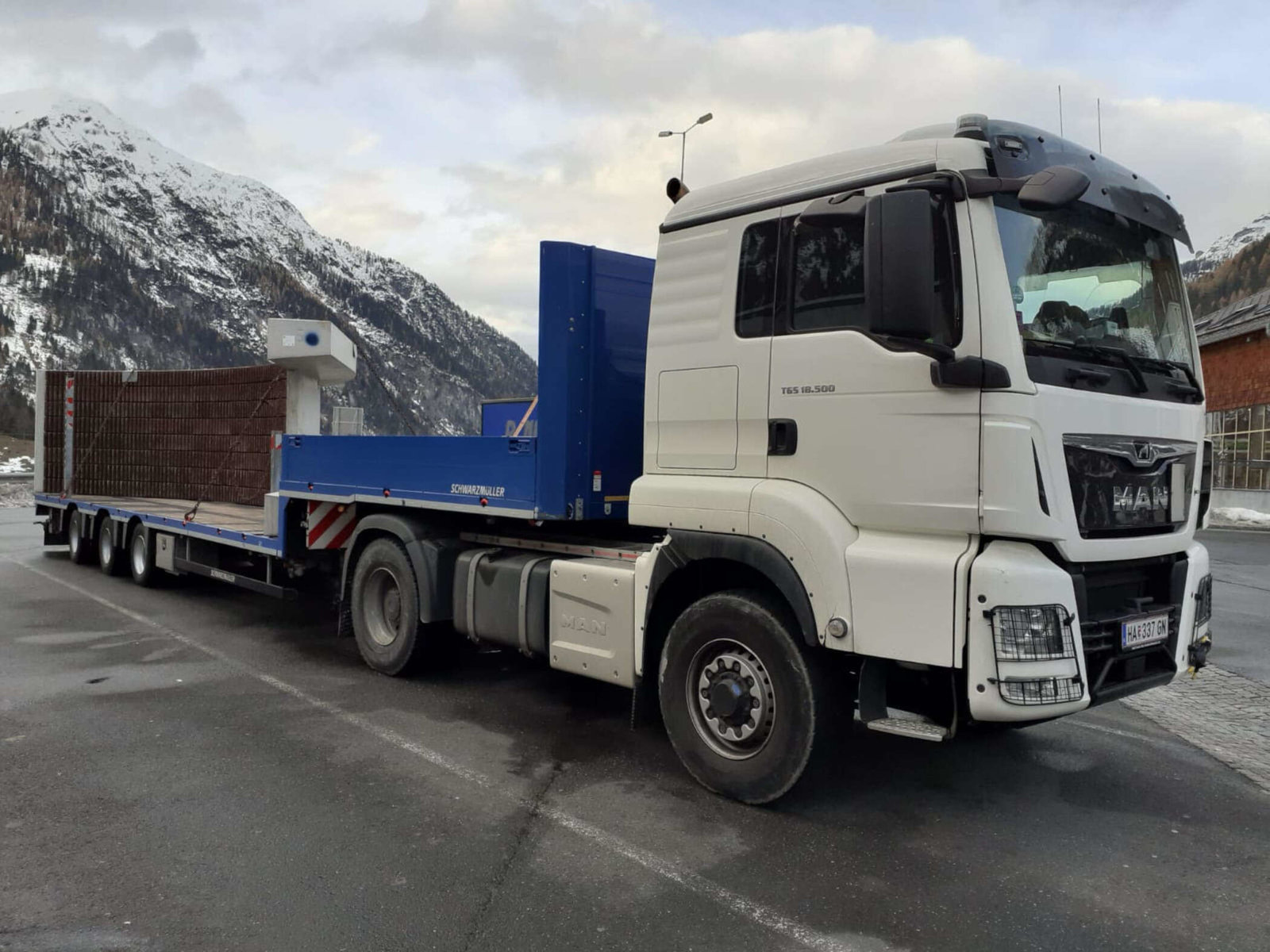 Lastkraftwagen von Transporte Stadlbauer GmbH Transportunternehmen