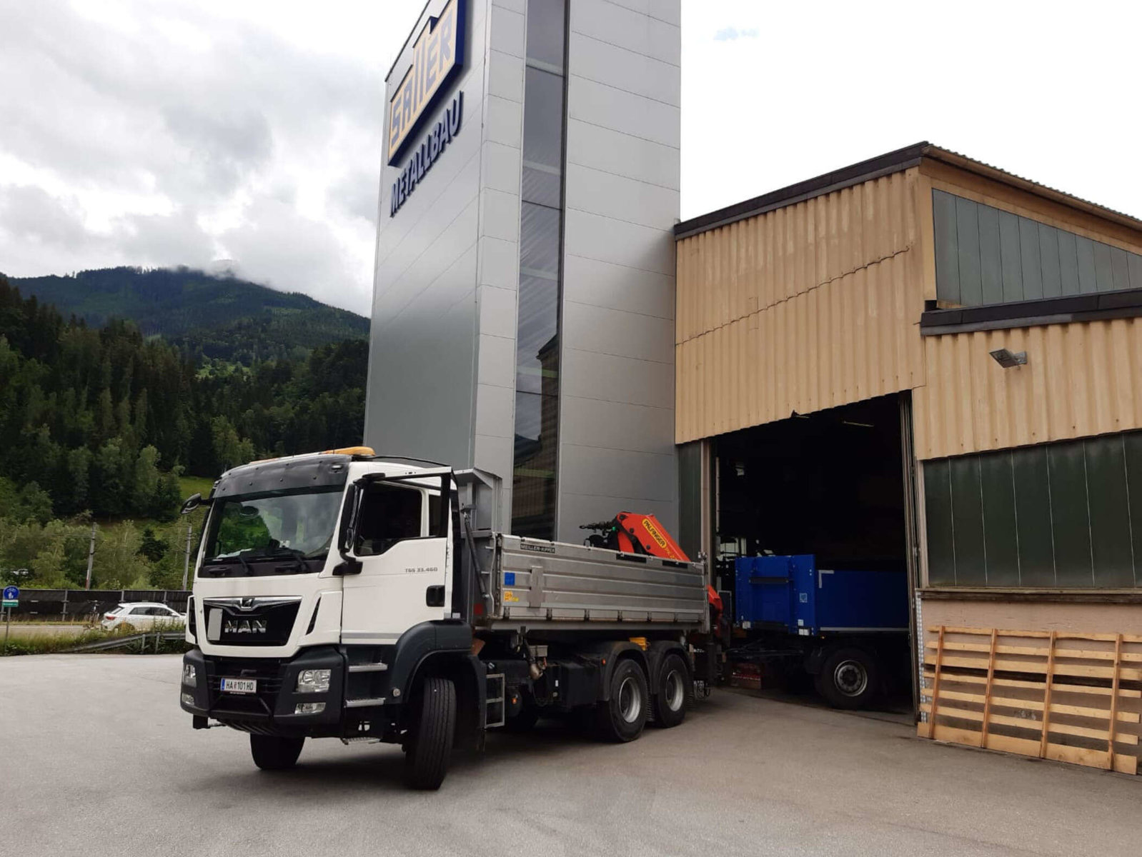 Lkw von Transporte Stadlbauer GmbH Transportunternehmen